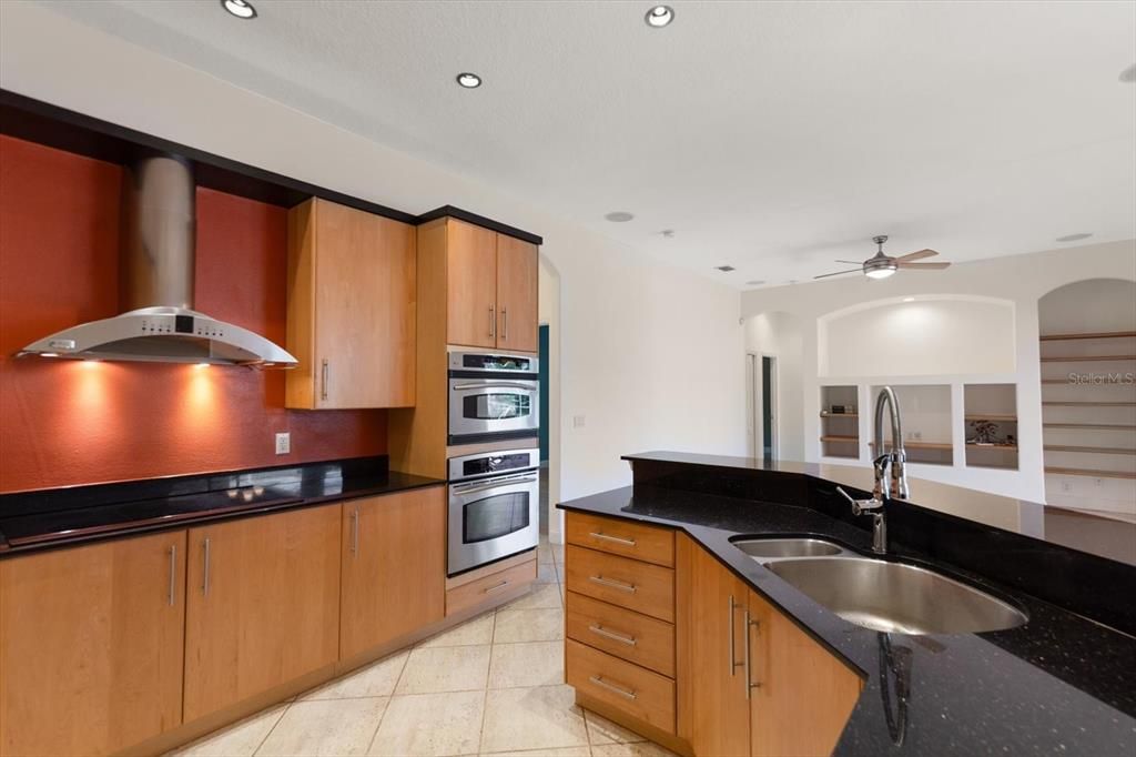 Activo con contrato: $659,000 (4 camas, 3 baños, 2740 Pies cuadrados)