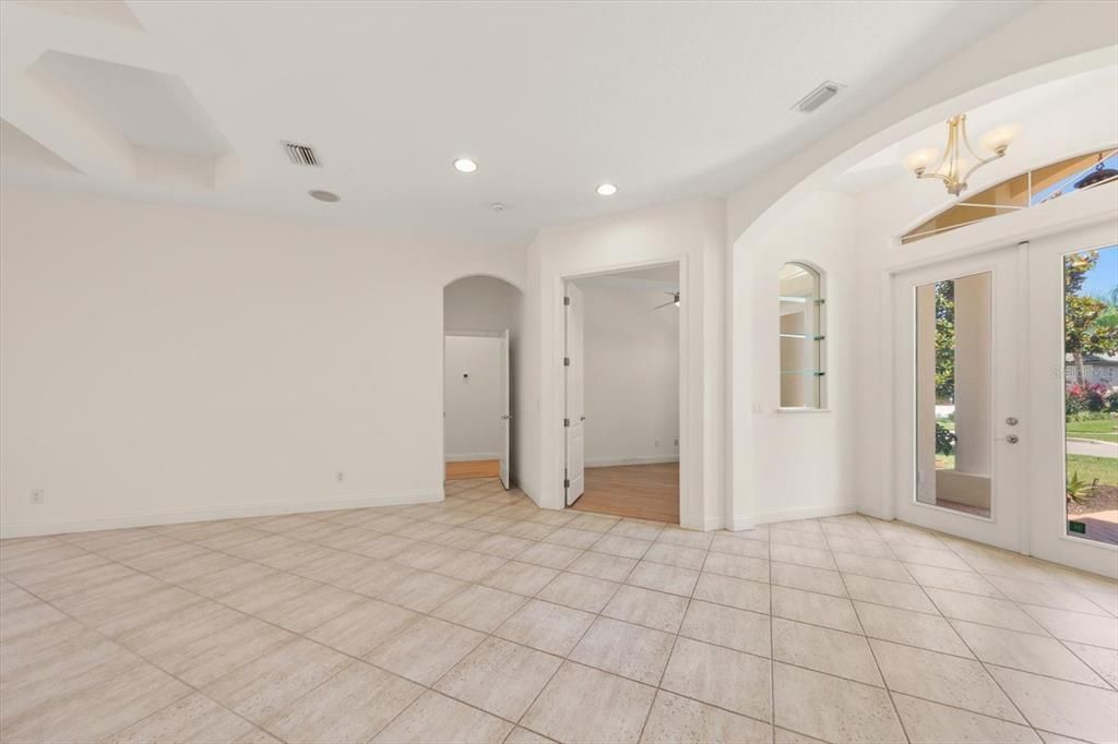 Activo con contrato: $659,000 (4 camas, 3 baños, 2740 Pies cuadrados)