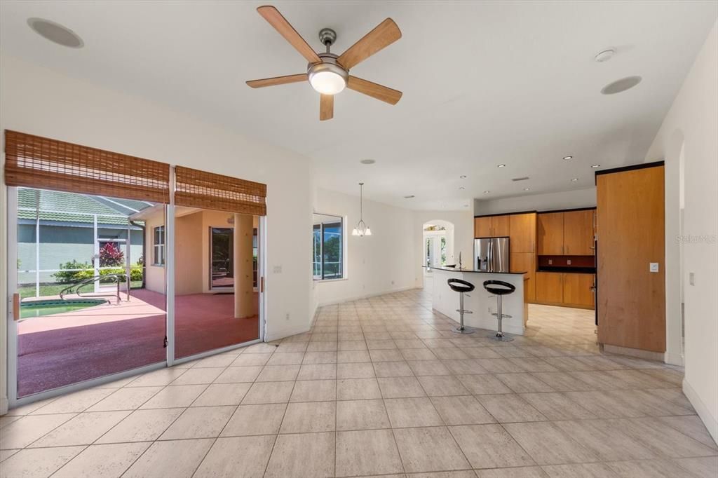 Activo con contrato: $659,000 (4 camas, 3 baños, 2740 Pies cuadrados)
