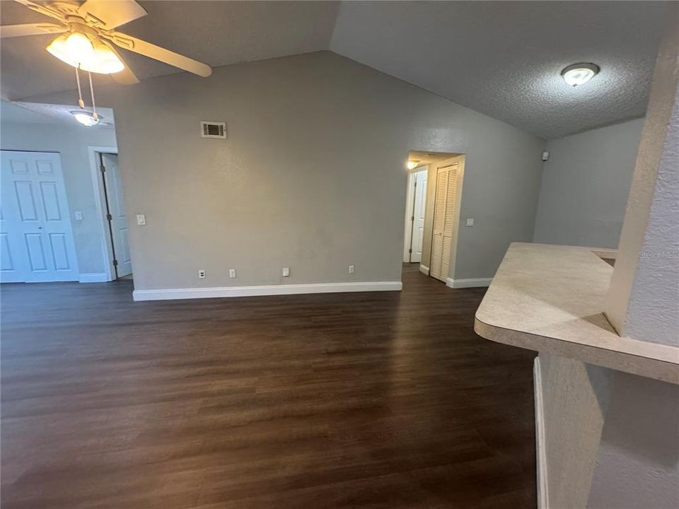 Active With Contract: $1,400 (2 beds, 2 baths, 1054 Square Feet)