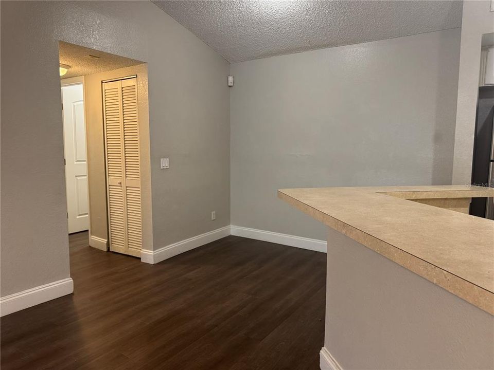 Active With Contract: $1,400 (2 beds, 2 baths, 1054 Square Feet)