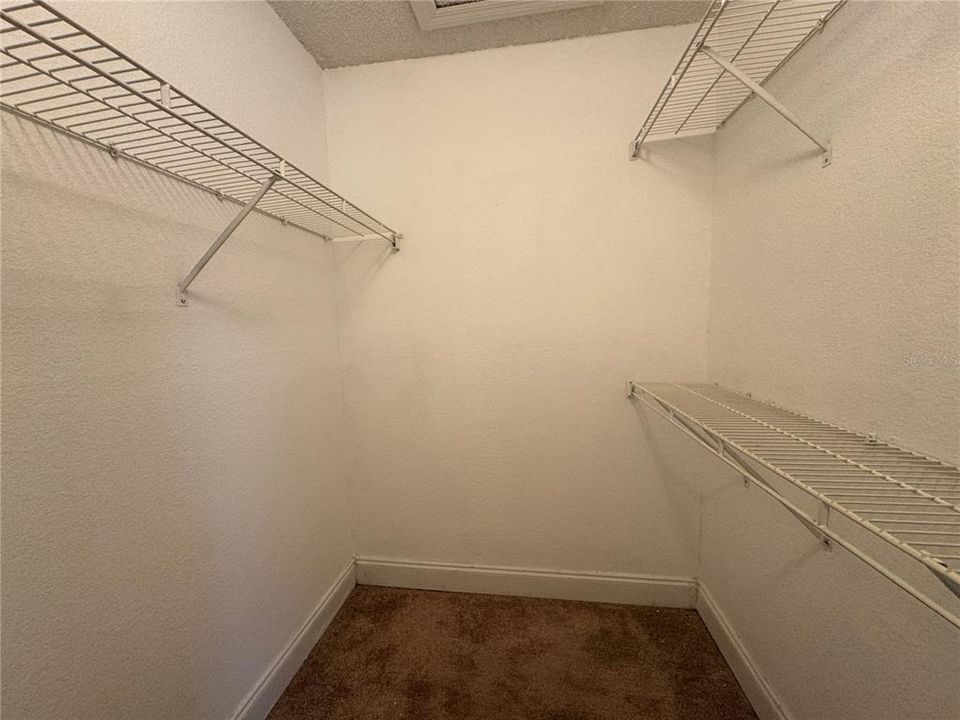 Active With Contract: $1,400 (2 beds, 2 baths, 1054 Square Feet)