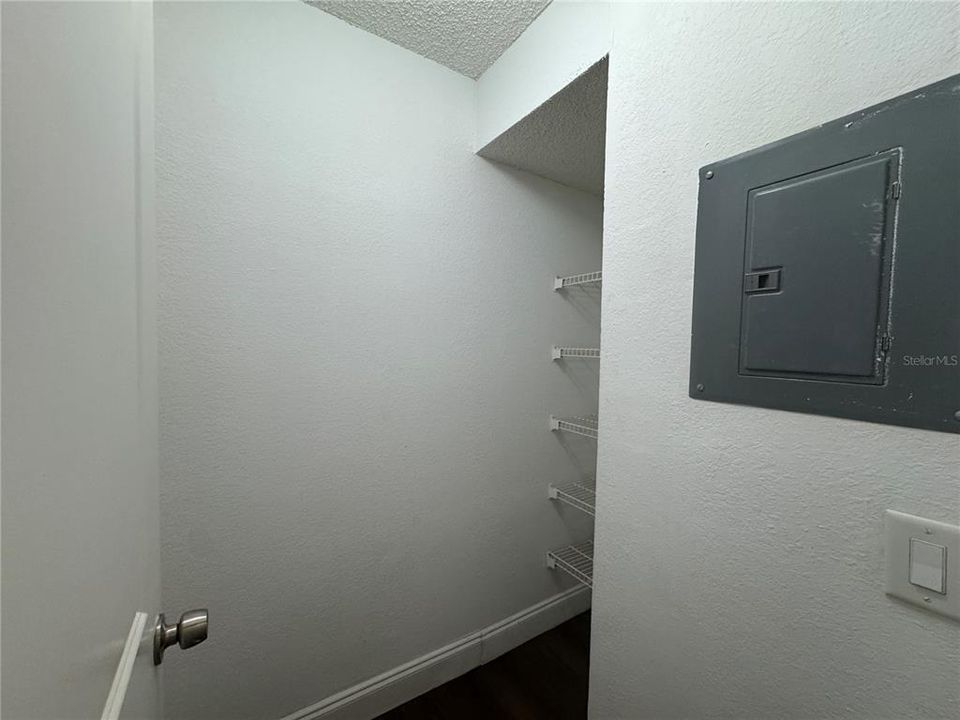 Active With Contract: $1,400 (2 beds, 2 baths, 1054 Square Feet)