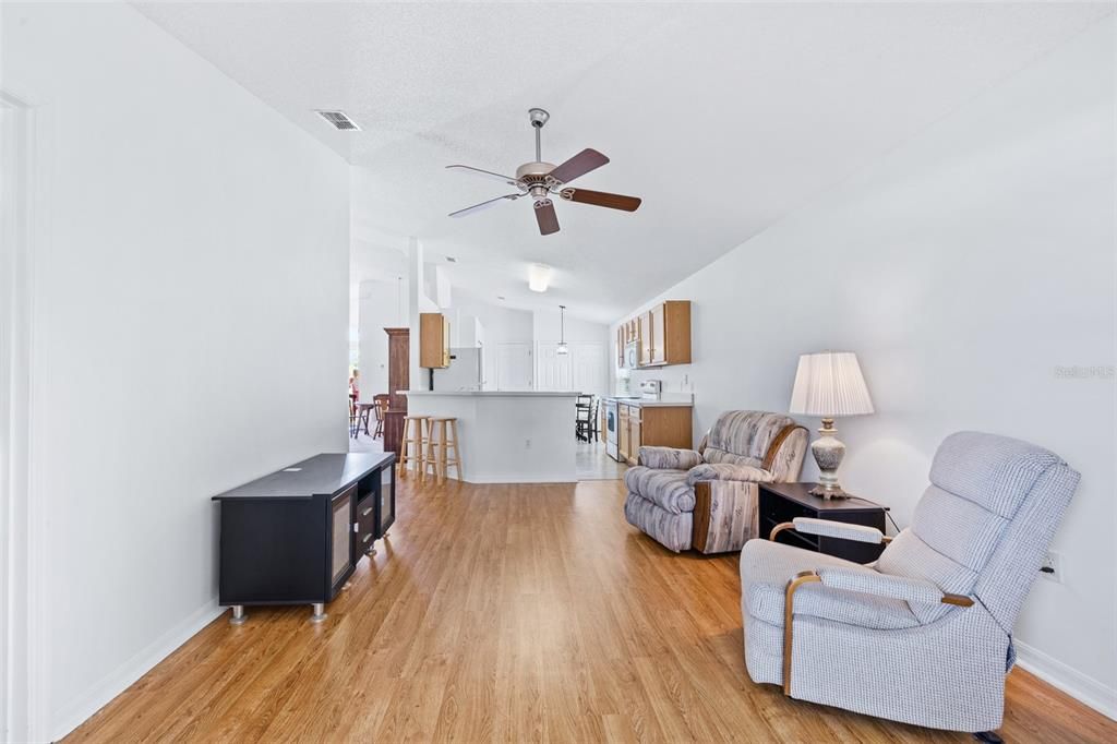 For Sale: $337,500 (3 beds, 2 baths, 1514 Square Feet)