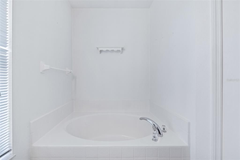 For Sale: $337,500 (3 beds, 2 baths, 1514 Square Feet)
