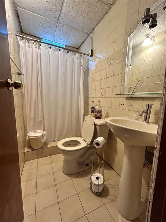 Под контрактом: $198,000 (3 спален, 3 ванн, 1219 Квадратных фут)