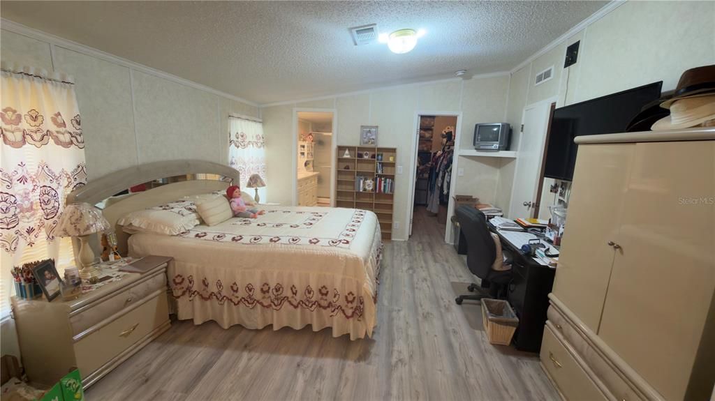 На продажу: $260,000 (4 спален, 2 ванн, 1716 Квадратных фут)