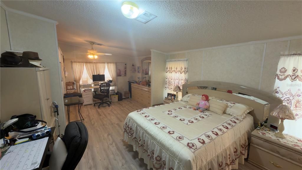 На продажу: $260,000 (4 спален, 2 ванн, 1716 Квадратных фут)