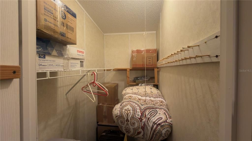 На продажу: $260,000 (4 спален, 2 ванн, 1716 Квадратных фут)