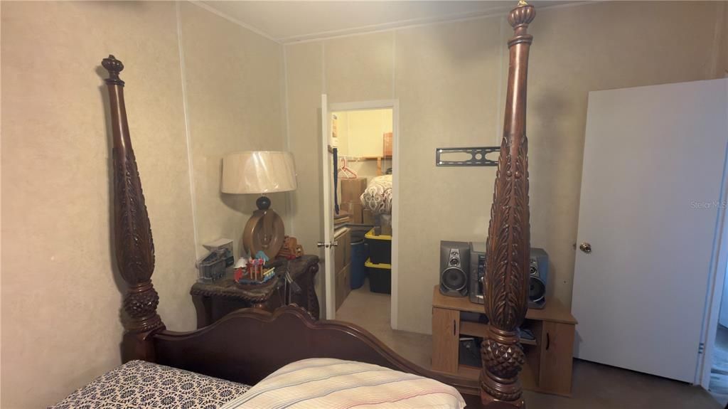 На продажу: $260,000 (4 спален, 2 ванн, 1716 Квадратных фут)