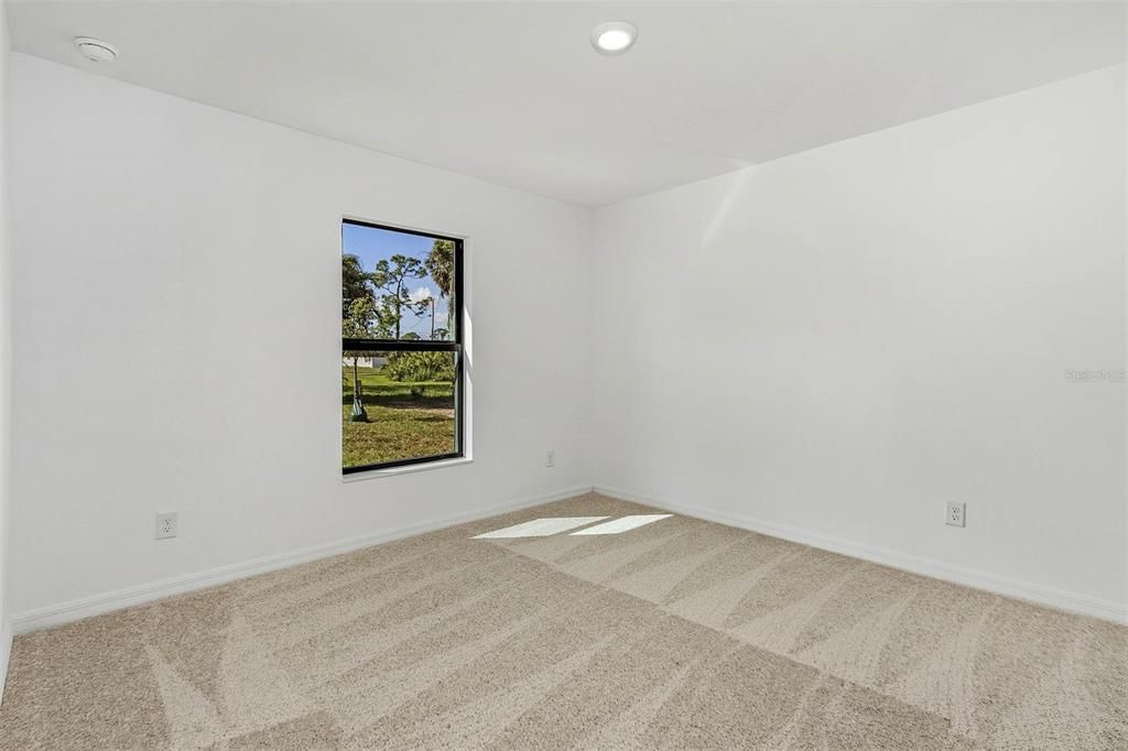Active With Contract: $279,900 (3 beds, 2 baths, 1143 Square Feet)