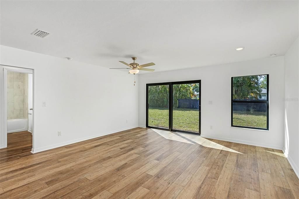 Active With Contract: $279,900 (3 beds, 2 baths, 1143 Square Feet)