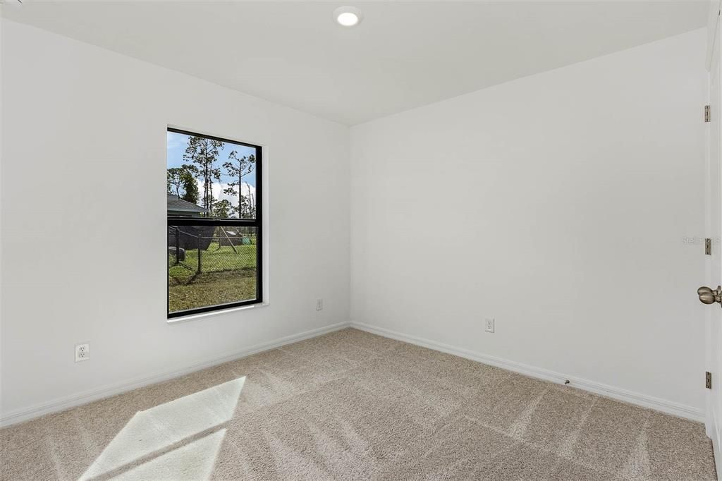 Active With Contract: $279,900 (3 beds, 2 baths, 1143 Square Feet)