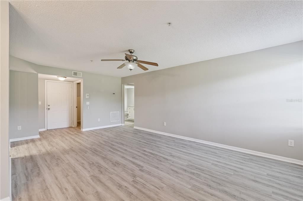 For Rent: $2,200 (3 beds, 2 baths, 1457 Square Feet)