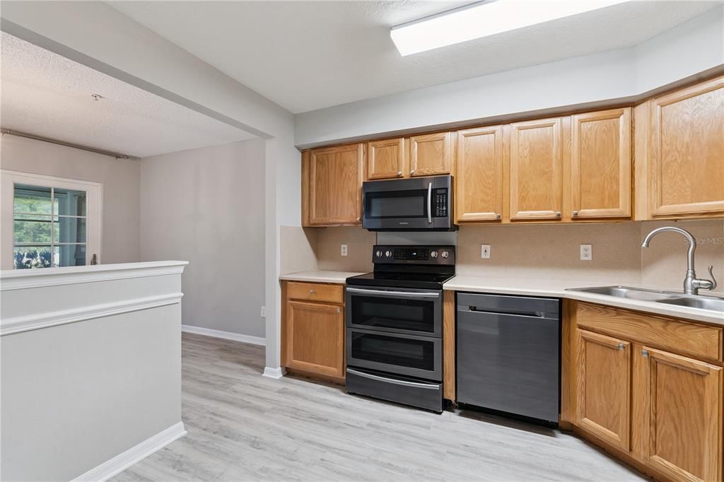 For Rent: $2,200 (3 beds, 2 baths, 1457 Square Feet)