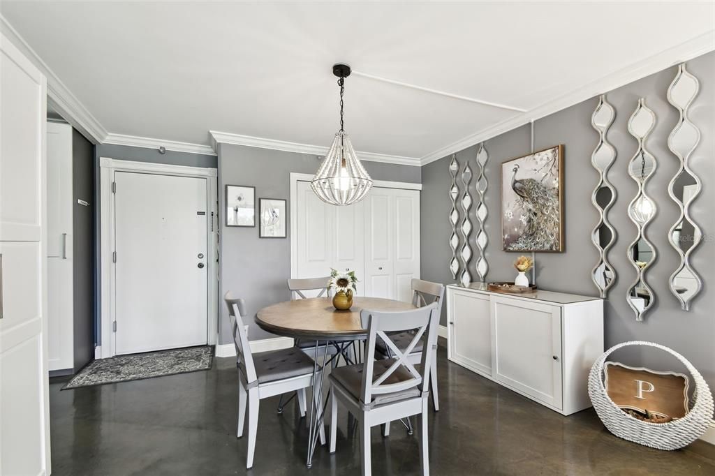 For Rent: $2,100 (1 beds, 1 baths, 760 Square Feet)