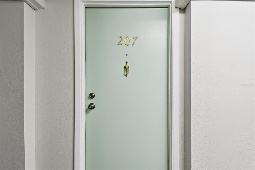 For Rent: $2,100 (1 beds, 1 baths, 760 Square Feet)