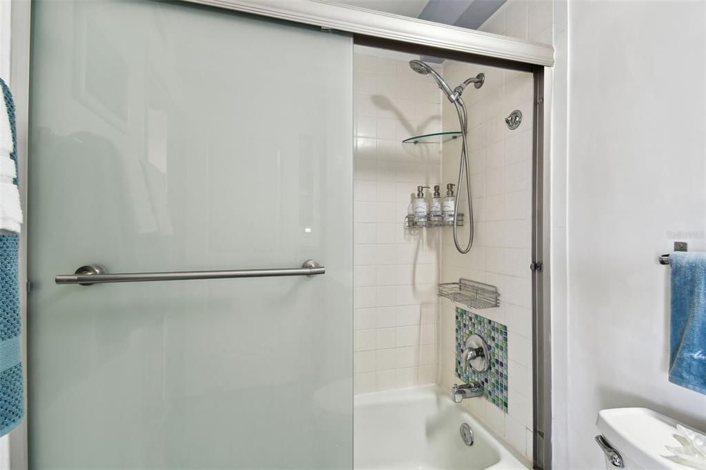 For Rent: $2,100 (1 beds, 1 baths, 760 Square Feet)