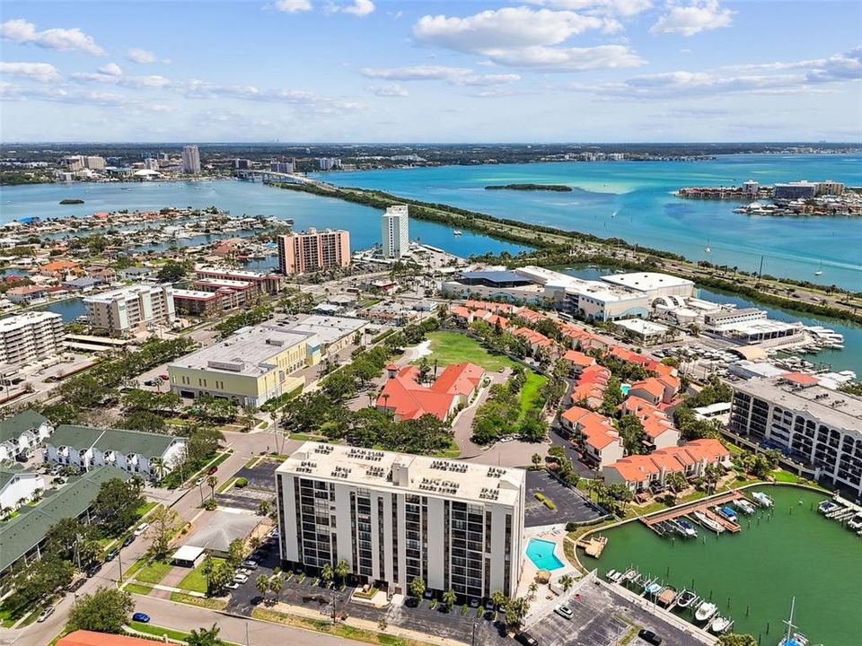 For Rent: $2,100 (1 beds, 1 baths, 760 Square Feet)