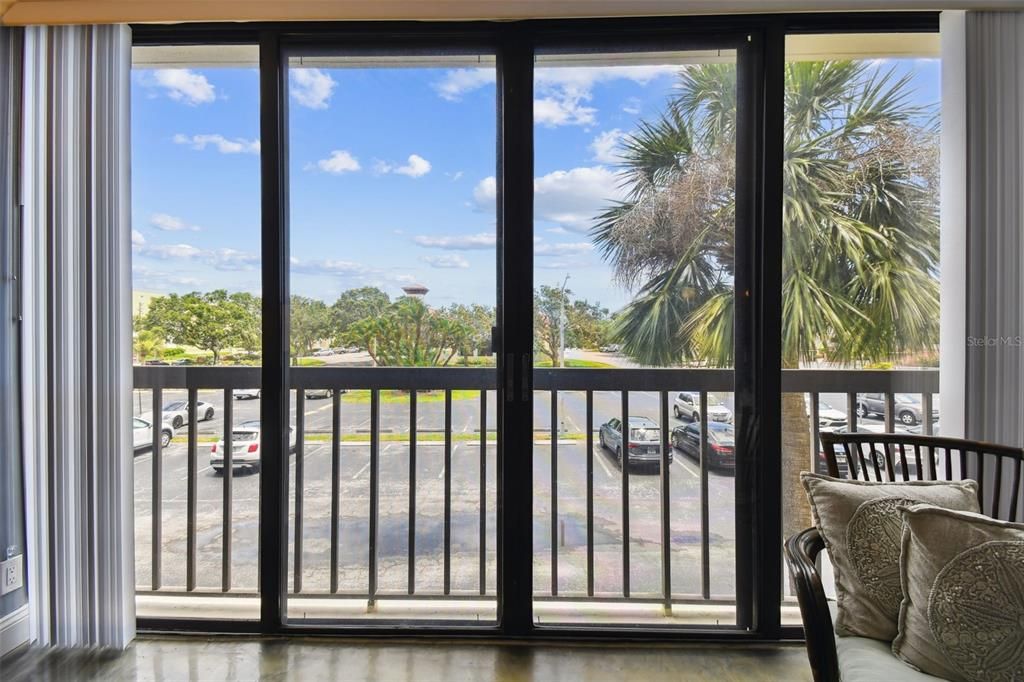 For Rent: $2,100 (1 beds, 1 baths, 760 Square Feet)