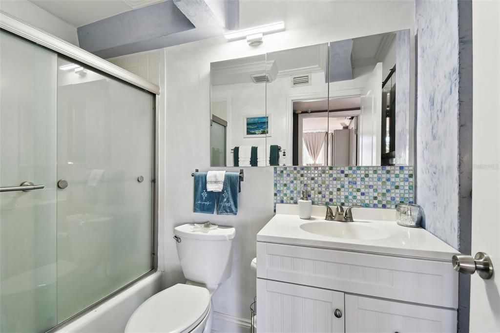 For Rent: $2,100 (1 beds, 1 baths, 760 Square Feet)