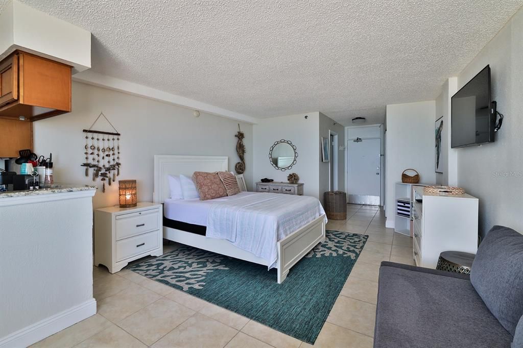 For Rent: $1,800 (1 beds, 1 baths, 441 Square Feet)