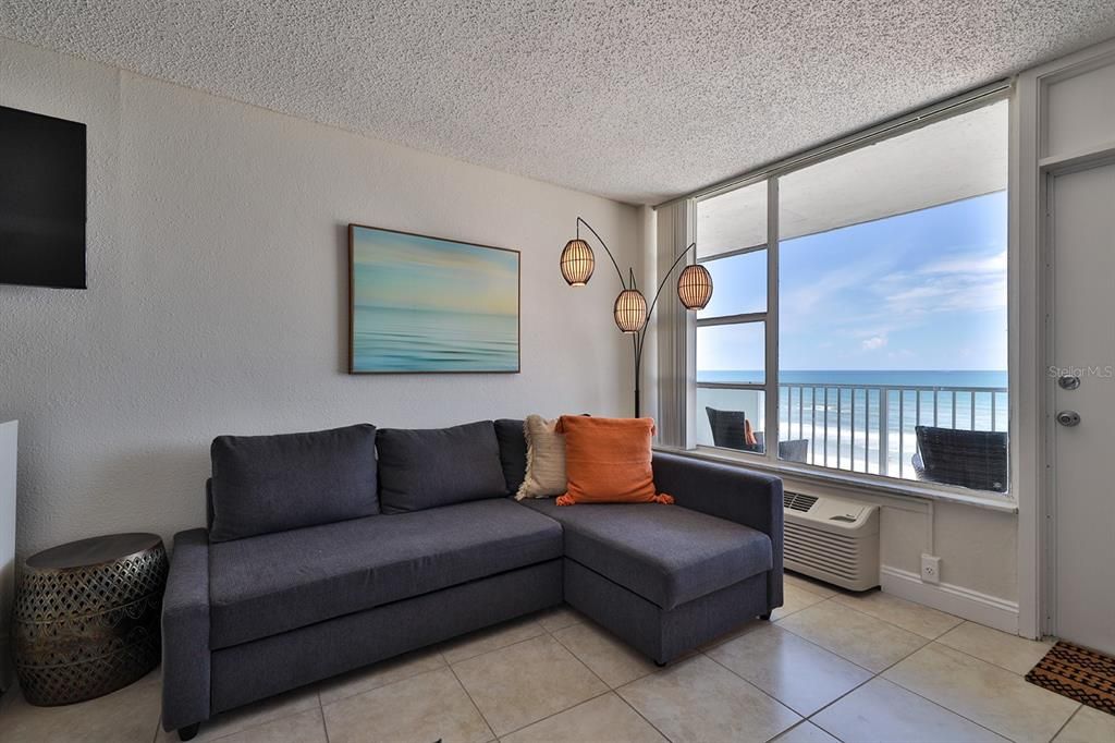 For Rent: $1,800 (1 beds, 1 baths, 441 Square Feet)