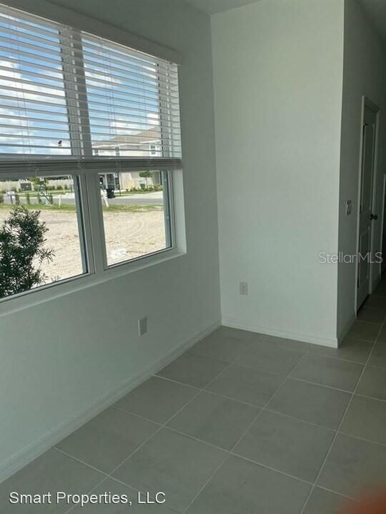 For Rent: $2,100 (3 beds, 2 baths, 1555 Square Feet)