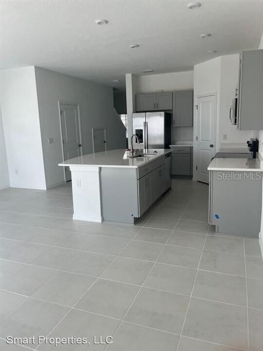 For Rent: $2,100 (3 beds, 2 baths, 1555 Square Feet)
