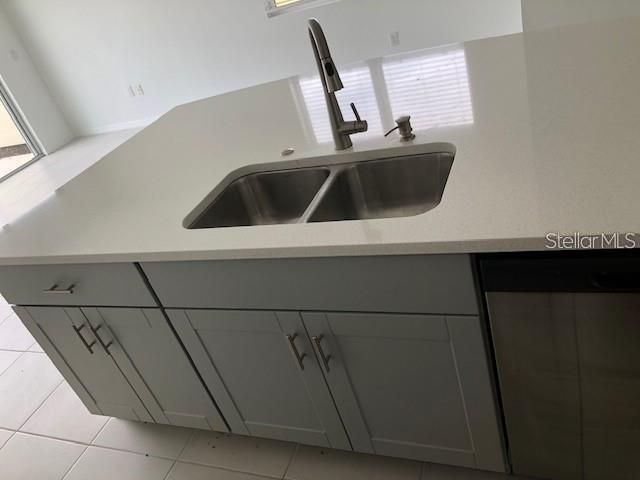 For Rent: $2,100 (3 beds, 2 baths, 1555 Square Feet)