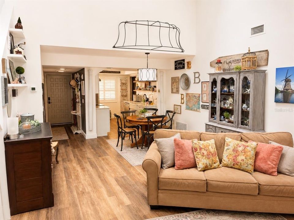 Activo con contrato: $219,900 (2 camas, 2 baños, 1354 Pies cuadrados)