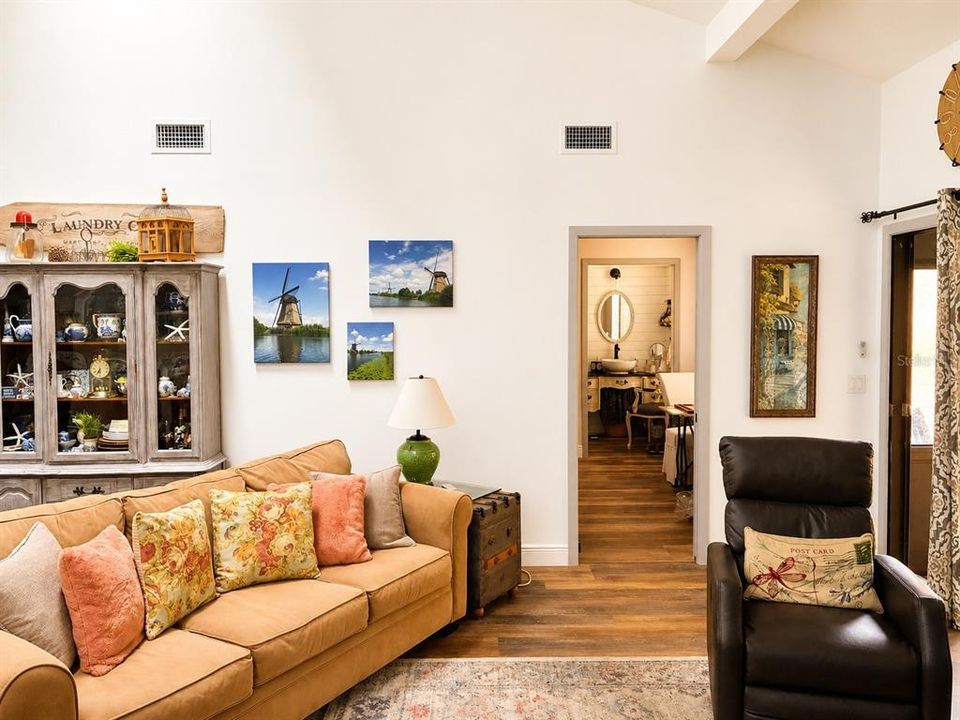 Activo con contrato: $219,900 (2 camas, 2 baños, 1354 Pies cuadrados)