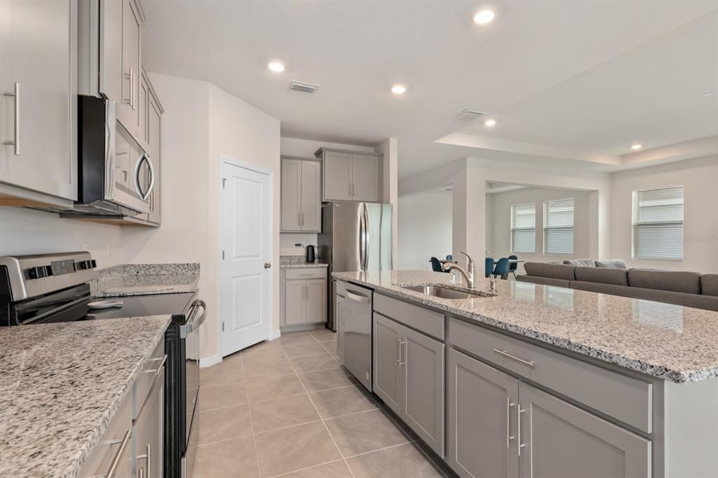 Active With Contract: $3,200 (4 beds, 3 baths, 2787 Square Feet)