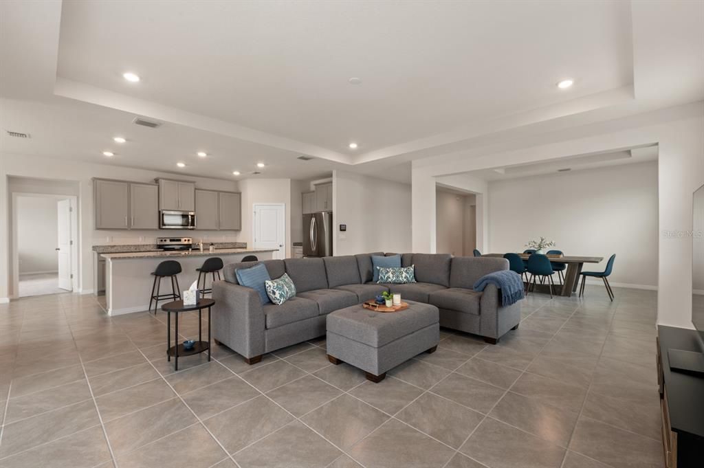 Active With Contract: $3,200 (4 beds, 3 baths, 2787 Square Feet)