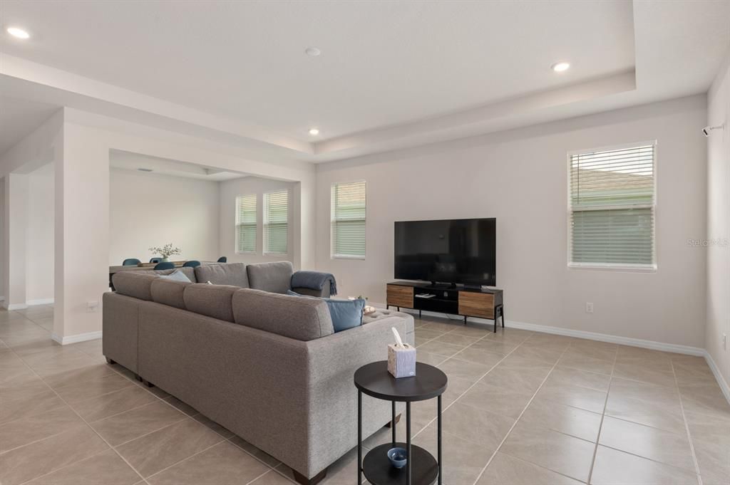 Active With Contract: $3,200 (4 beds, 3 baths, 2787 Square Feet)