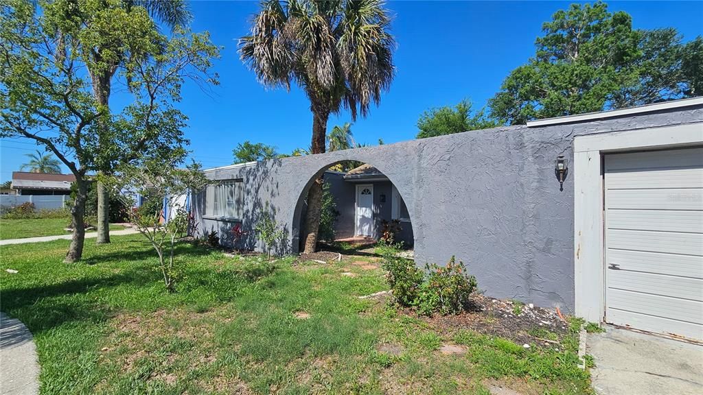 For Sale: $179,900 (2 beds, 2 baths, 1334 Square Feet)