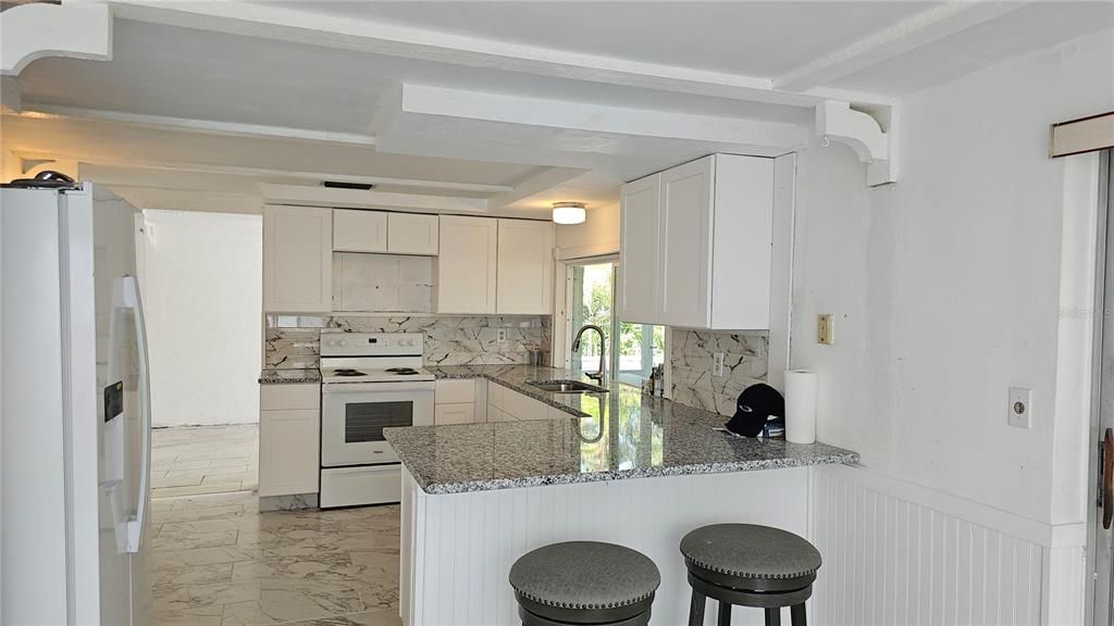 For Sale: $179,900 (2 beds, 2 baths, 1334 Square Feet)