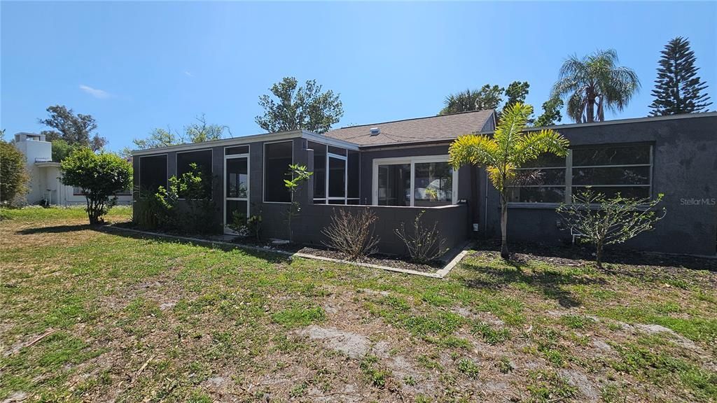For Sale: $179,900 (2 beds, 2 baths, 1334 Square Feet)