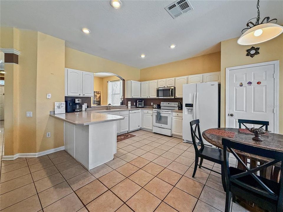 Active With Contract: $620,000 (6 beds, 4 baths, 2812 Square Feet)