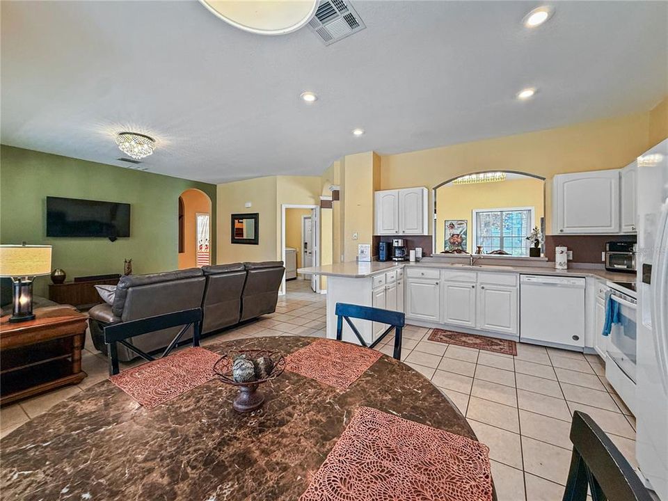 Active With Contract: $620,000 (6 beds, 4 baths, 2812 Square Feet)