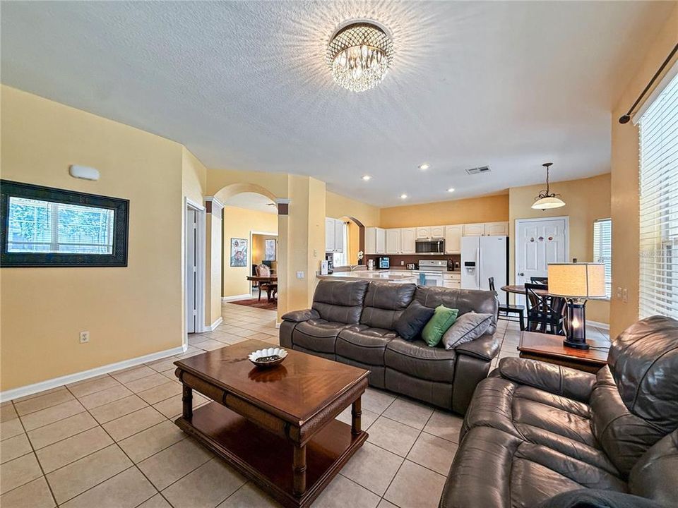 Active With Contract: $620,000 (6 beds, 4 baths, 2812 Square Feet)