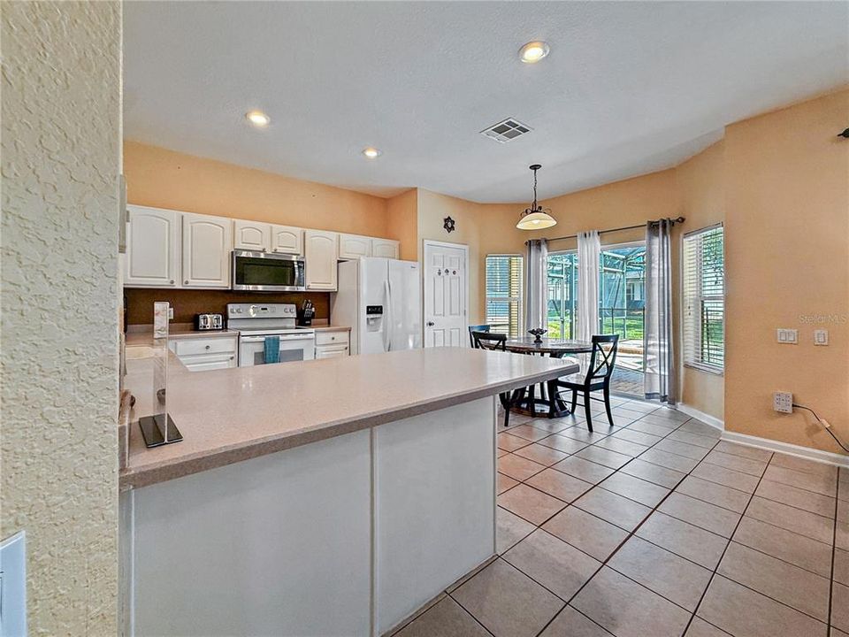 Active With Contract: $620,000 (6 beds, 4 baths, 2812 Square Feet)