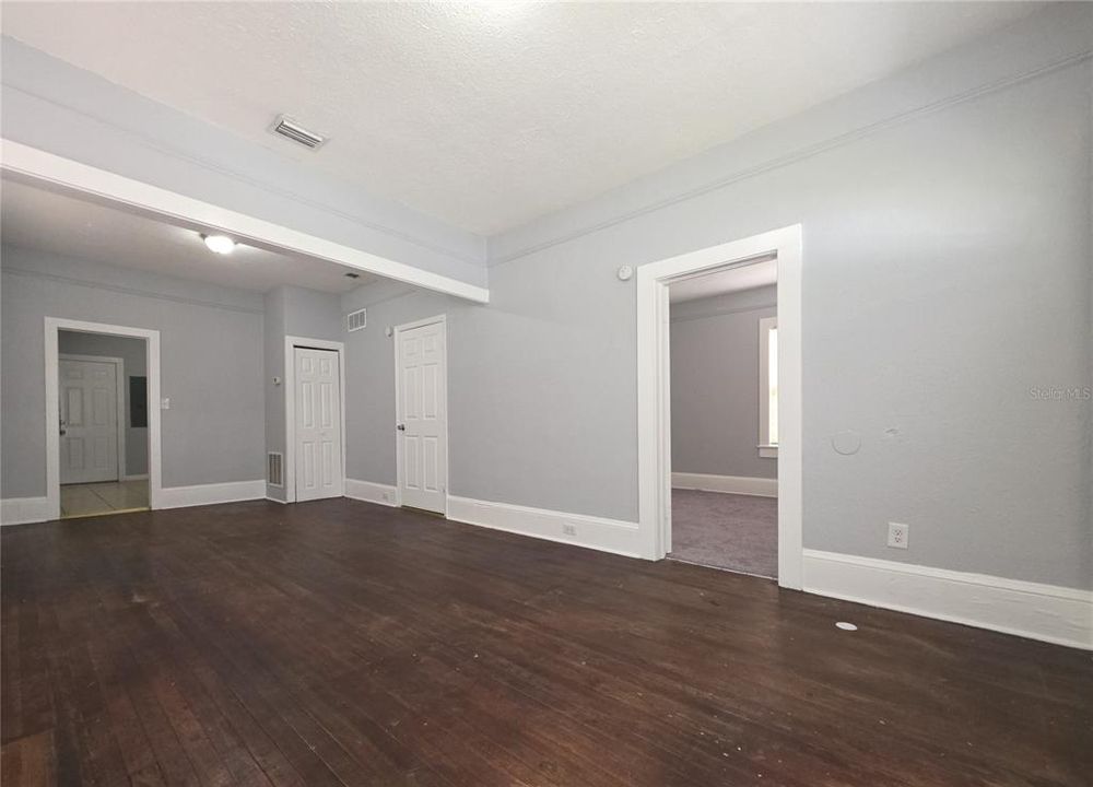 For Rent: $1,450 (3 beds, 2 baths, 1008 Square Feet)