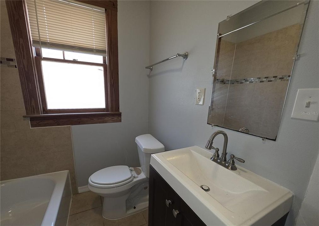 For Rent: $1,450 (3 beds, 2 baths, 1008 Square Feet)