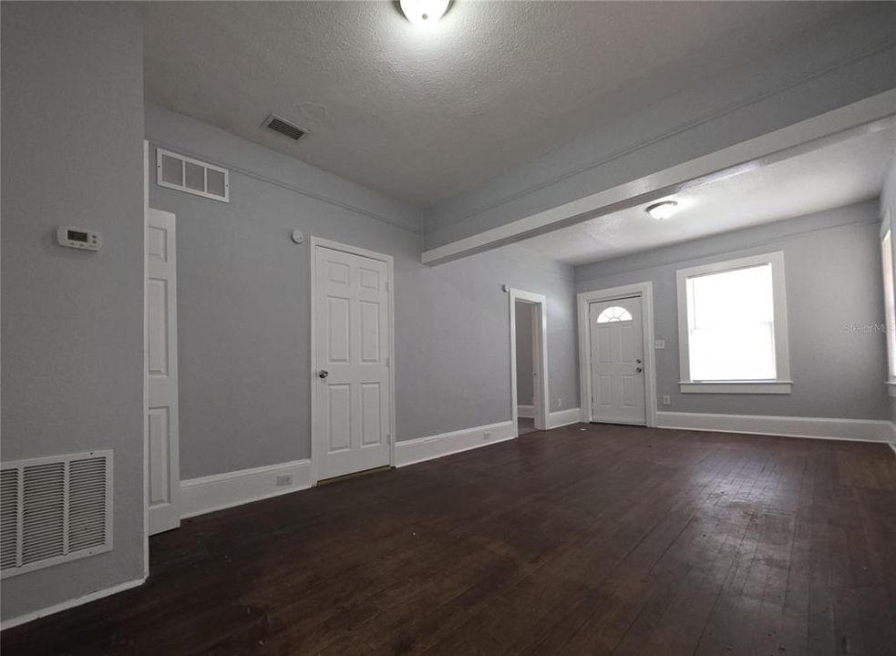 For Rent: $1,450 (3 beds, 2 baths, 1008 Square Feet)