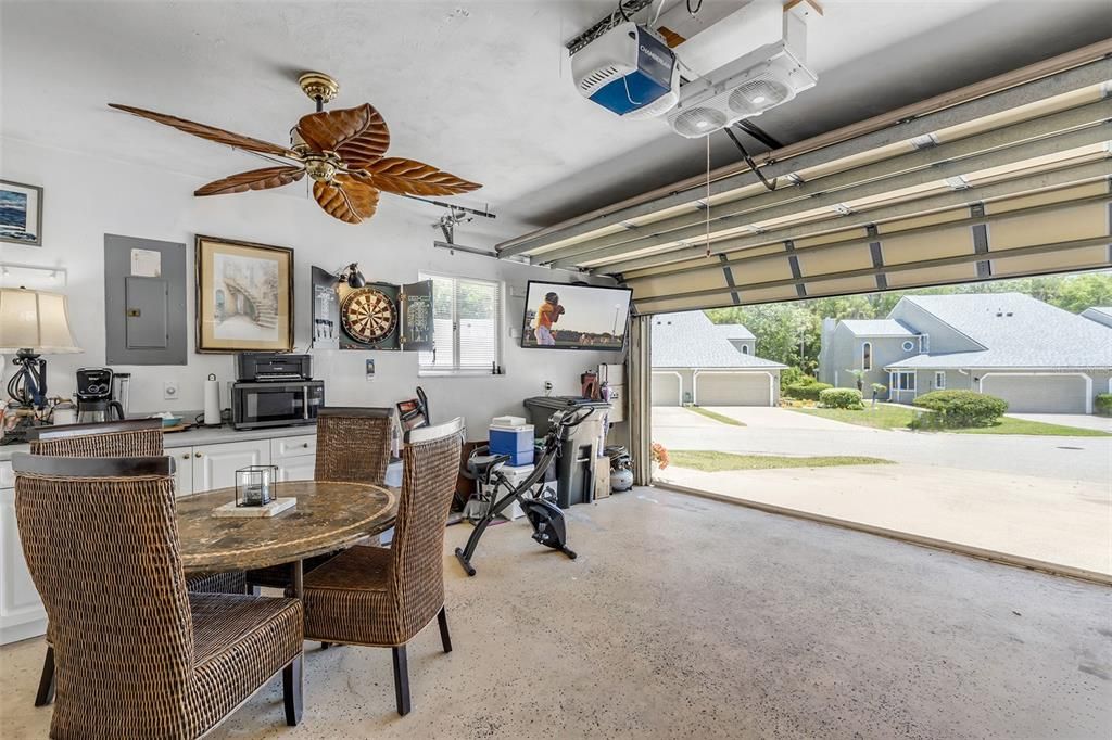 For Sale: $315,000 (2 beds, 2 baths, 1408 Square Feet)