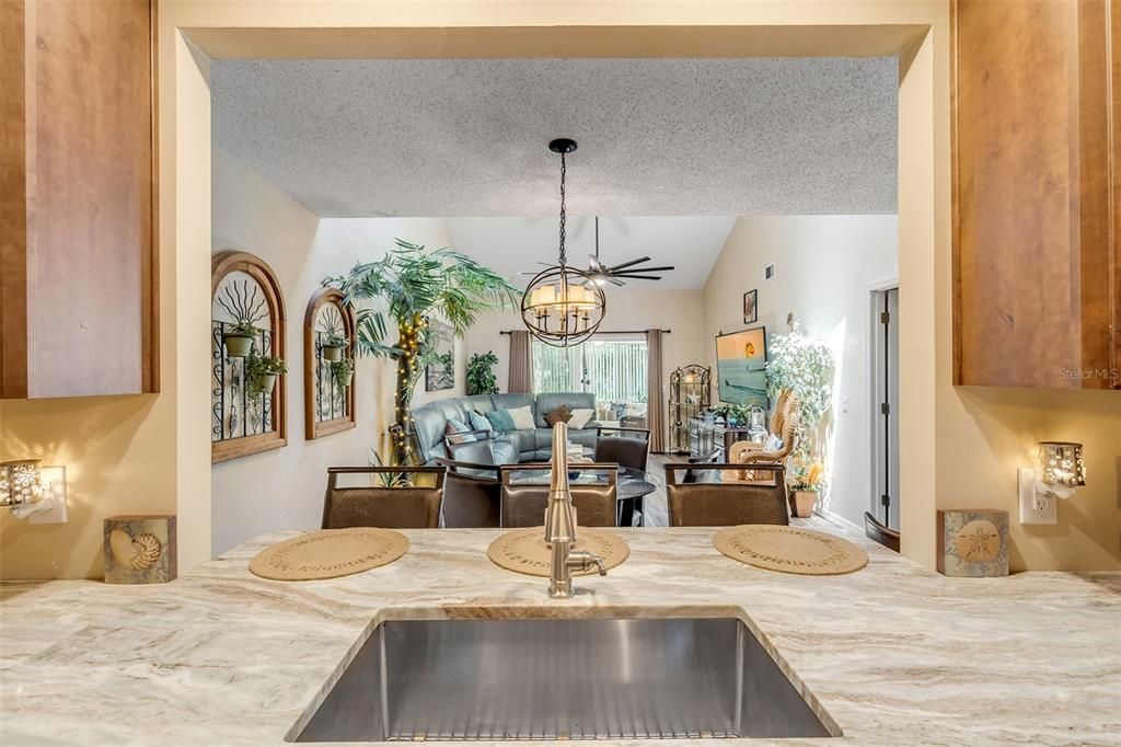 For Sale: $315,000 (2 beds, 2 baths, 1408 Square Feet)
