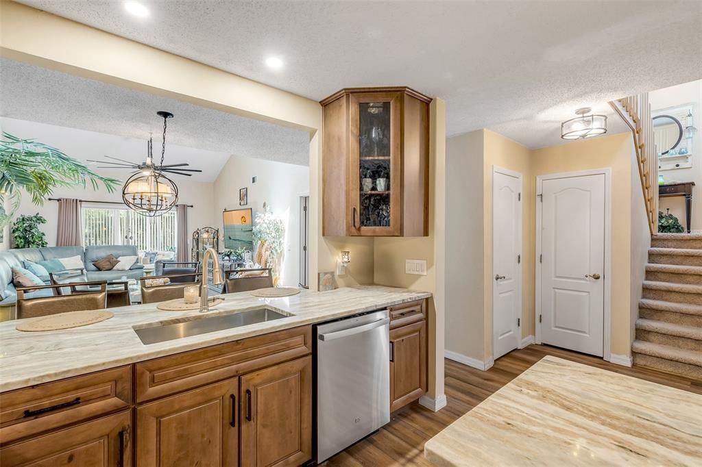 For Sale: $315,000 (2 beds, 2 baths, 1408 Square Feet)