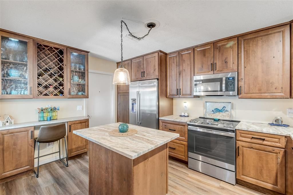 For Sale: $315,000 (2 beds, 2 baths, 1408 Square Feet)