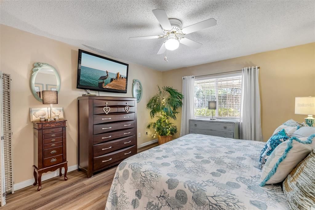 For Sale: $315,000 (2 beds, 2 baths, 1408 Square Feet)